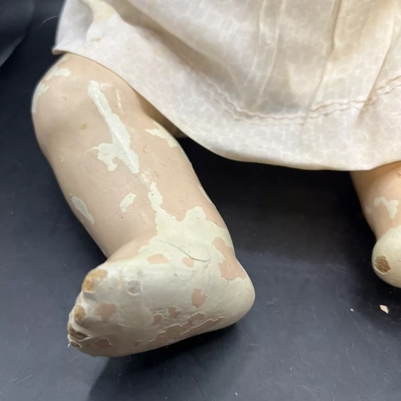 Vintage Baby Doll with Cream Outfit and Bonnet - Picture 4 of 12